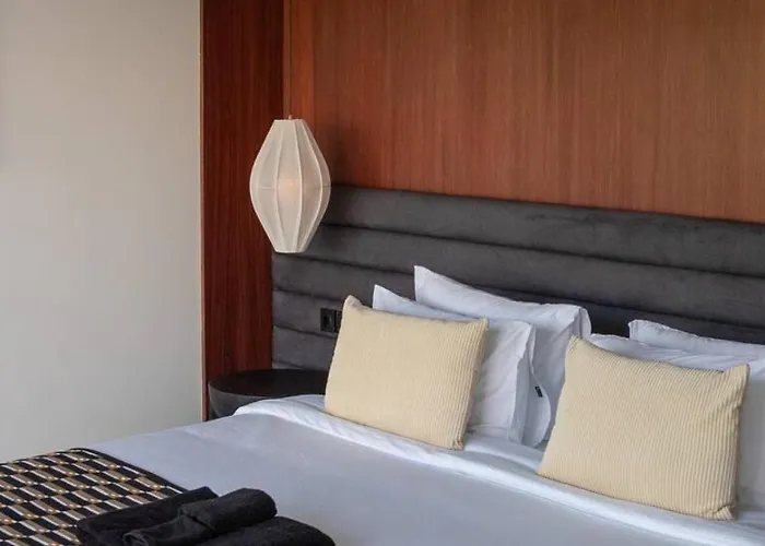 Palm Four - Curated Residences 3 *