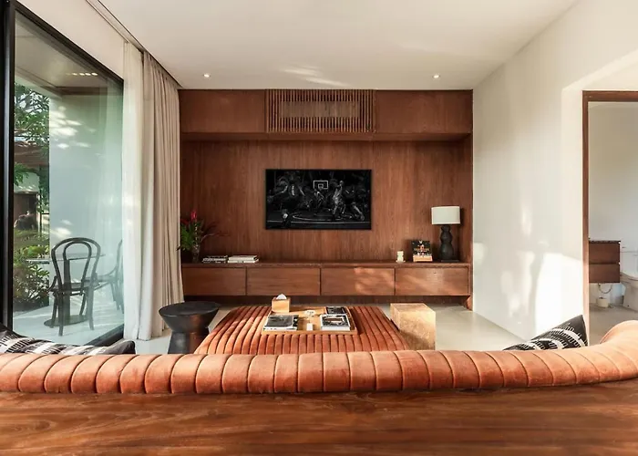 Palm Four - Curated Residences 3 *